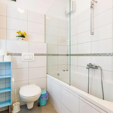Fiorella 2 Bdr With Balcony Apartment *