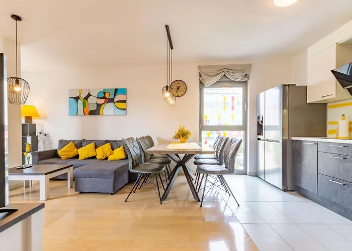 Fiorella 2 Bdr With Balcony Appartamento Zara