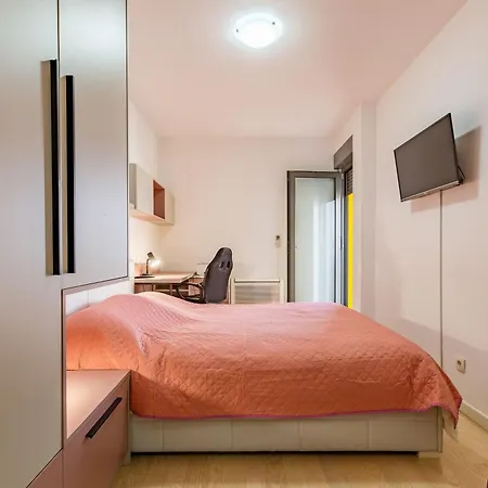 Fiorella 2 Bdr With Balcony Apartment *