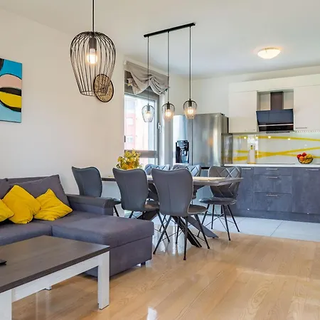 Fiorella 2 Bdr With Balcony * Zadar