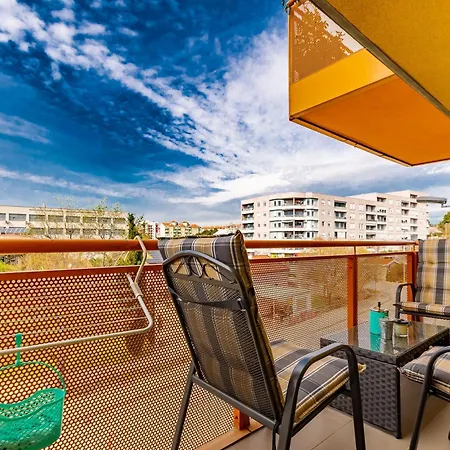Fiorella 2 Bdr With Balcony Apartmán *