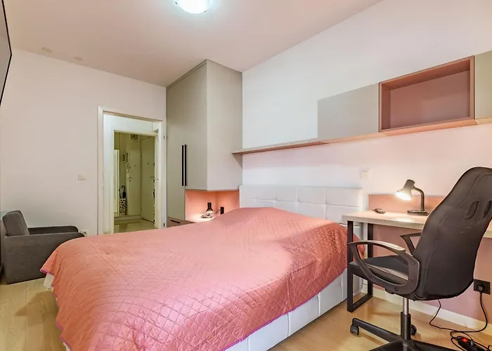 Fiorella 2 Bdr With Balcony