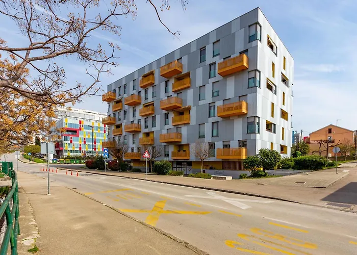 Fiorella 2 Bdr With Balcony